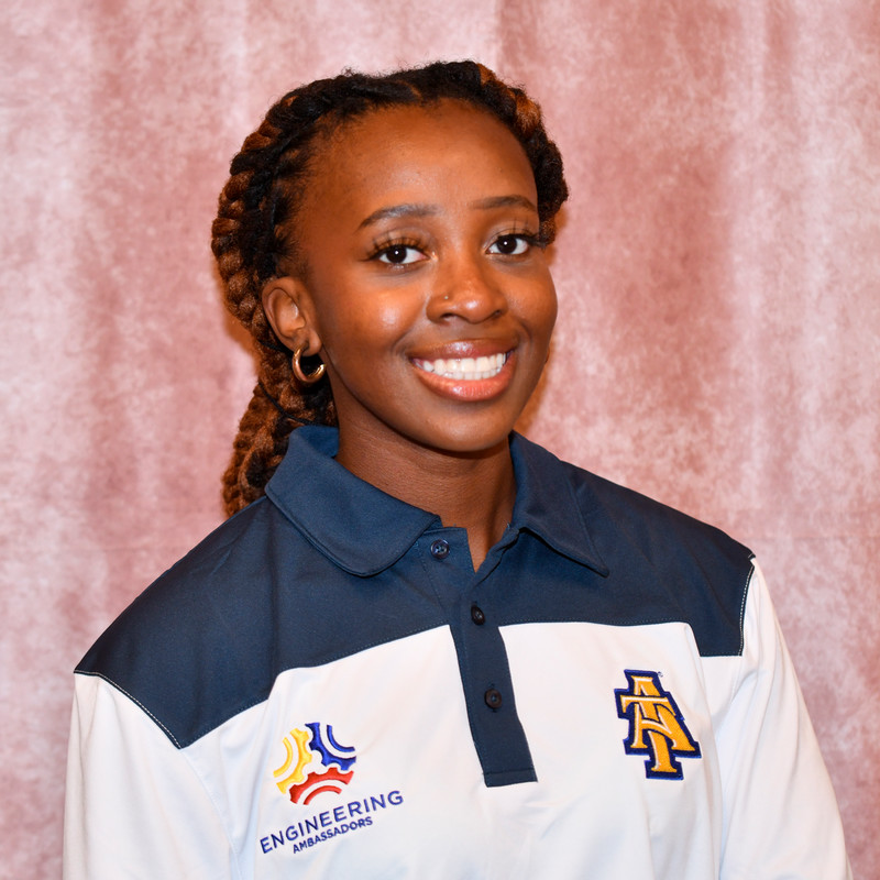 headshot of Destinee Nawee